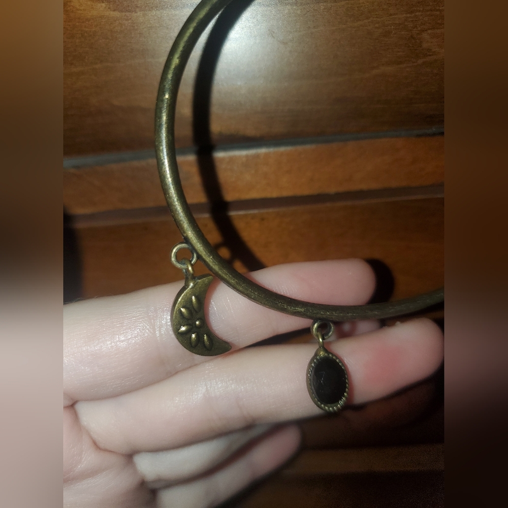 Winifred Sanderson Charm Bracelet - Picture 2 of 3